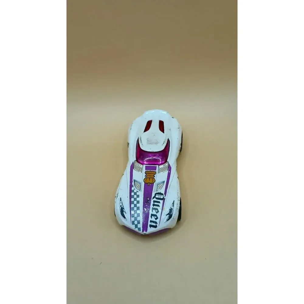 2014 HOT WHEELS-1/64 Diecast White BDD03 Queen Racing Car-Malaysia